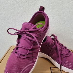 NIKE FREE TRAINNING WOMENS SIZE 8